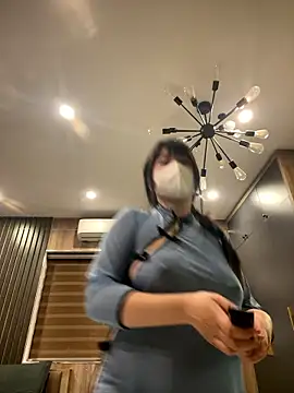 Snapshot of Onee-Chew chatting on 01.14.26 Onee-Chew online show from 01.14.26