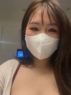 Snapshot of Onee-Chew chatting on 03.14.26 Onee-Chew online show from 03.14.26