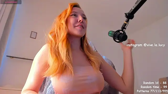 Snapshot of Lucy_Ember chatting on 01.10.25 Lucy Ember online show from 01.10.25