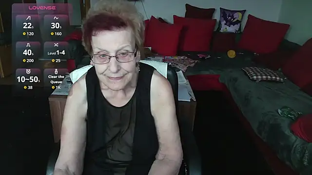 HeisseomaOriginal online show from 10.22.25