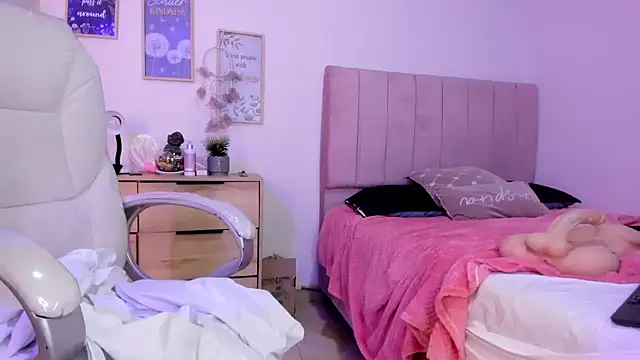 Snapshot of bluee_hazell chatting on 02.16.25 bluee hazell online show from 02.16.25