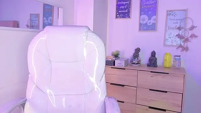 Snapshot of bluee_hazell chatting on 10.21.25 bluee hazell online show from 10.21.25