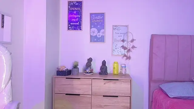 Snapshot of bluee_hazell chatting on 10.23.25 bluee hazell online show from 10.23.25