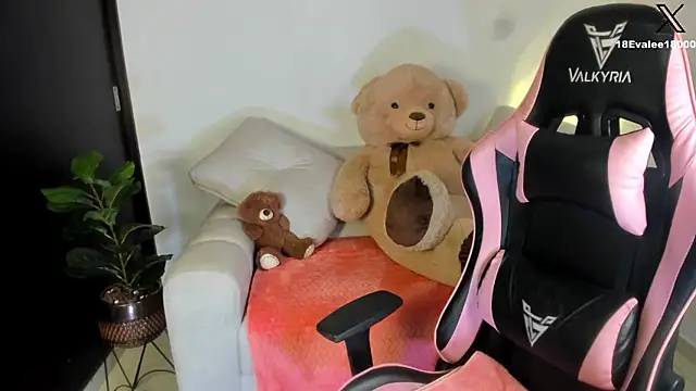 eval lee18 online show from 02.13.25