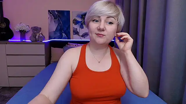 Snapshot of BlondPearl chatting on 06.23.26 BlondPearl online show from 06.23.26