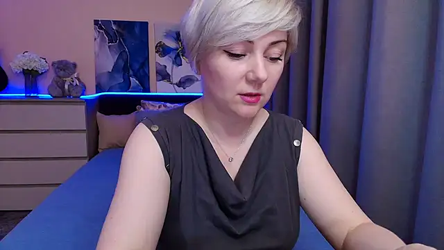 Snapshot of BlondPearl chatting on 06.24.26 BlondPearl online show from 06.24.26