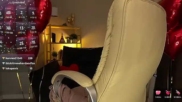 Snapshot of Sweety_one_ chatting on 02.14.25 Sweety one online show from 02.14.25