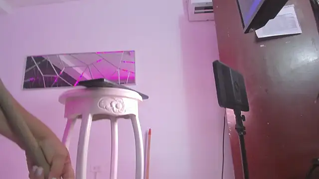 Sophia Cameron online show from 03.11.25