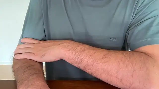 Snapshot of qualunque_21 chatting on 09.15.25 qualunque 21 online show from 09.15.25