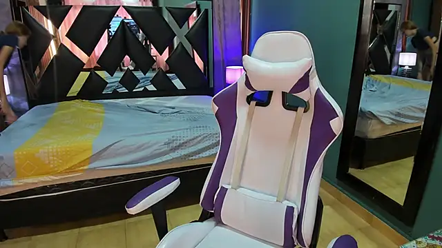 Linda4Petite online show from 02.08.25