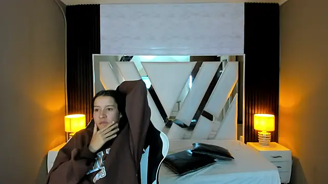 Linda4Petite online show from 10.26.25