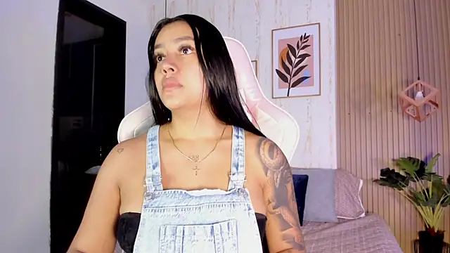 Snapshot of CameronCollins_ chatting on 10.13.25 CameronCollins online show from 10.13.25