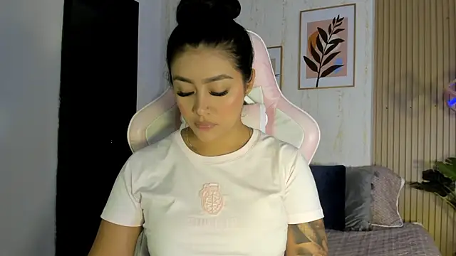 Snapshot of CameronCollins_ chatting on 10.17.25 CameronCollins online show from 10.17.25