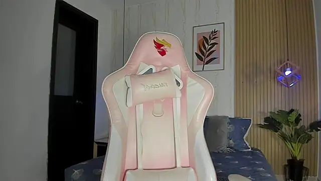 Snapshot of CameronCollins_ chatting on 10.20.25 CameronCollins online show from 10.20.25