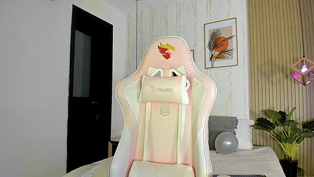 Snapshot of CameronCollins_ chatting on 10.30.25 CameronCollins online show from 10.30.25