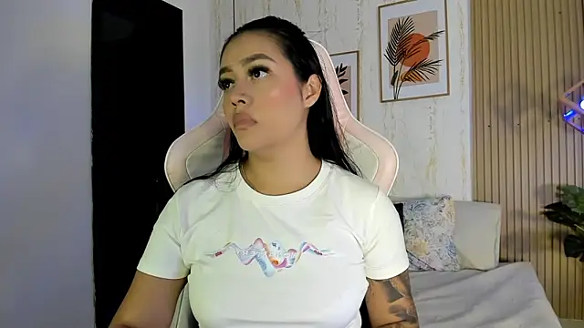 Snapshot of CameronCollins_ chatting on 11.21.25 CameronCollins online show from 11.21.25