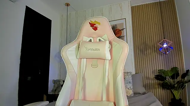 Snapshot of CameronCollins_ chatting on 11.27.25 CameronCollins online show from 11.27.25