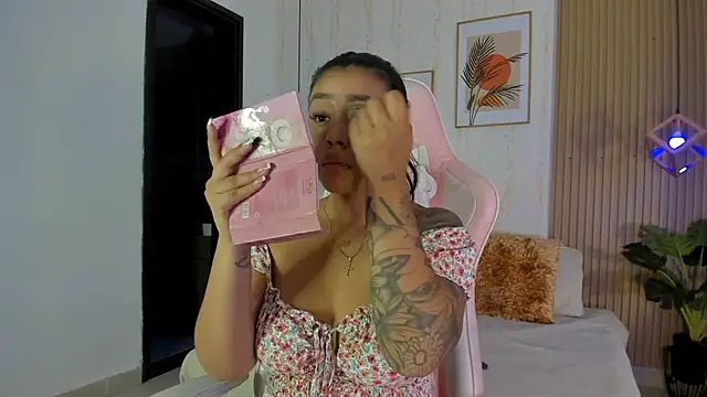 Snapshot of CameronCollins_ chatting on 12.03.25 CameronCollins online show from 12.03.25