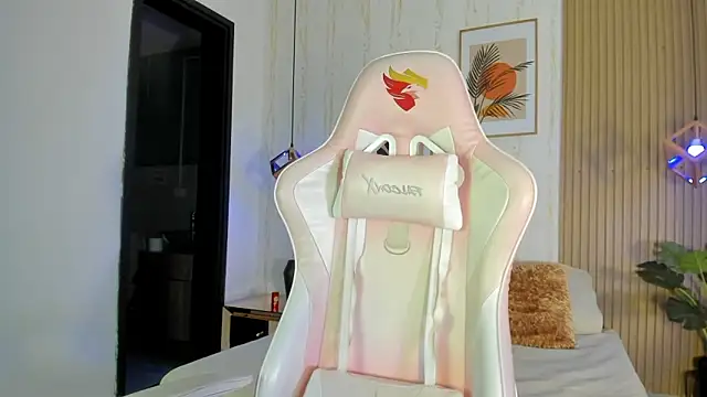 Snapshot of CameronCollins_ chatting on 12.05.25 CameronCollins online show from 12.05.25