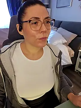 Ellie-L-Elizabeth online show from 12.10.24