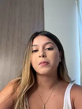 Snapshot of lunablossom_ chatting on 12.29.24 lunablossom online show from 12.29.24