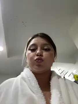 Snapshot of lunablossom_ chatting on 03.13.25 lunablossom online show from 03.13.25