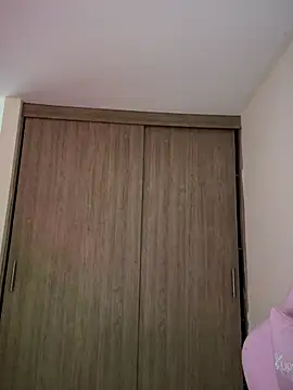 Snapshot of lunablossom_ chatting on 11.01.25 lunablossom online show from 11.01.25