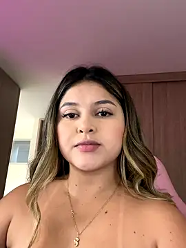 Snapshot of lunablossom_ chatting on 11.11.25 lunablossom online show from 11.11.25