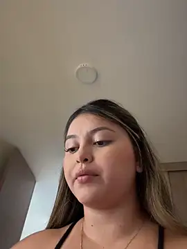 Snapshot of lunablossom_ chatting on 11.26.25 lunablossom online show from 11.26.25