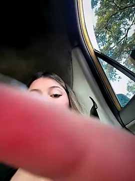 Snapshot of lunablossom_ chatting on 12.13.25 lunablossom online show from 12.13.25