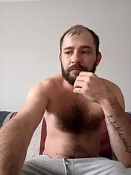 NiiiRvaNaa online show from 10.18.25