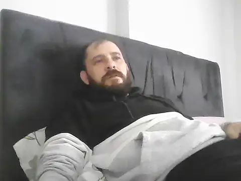 NiiiRvaNaa online show from 11.14.25