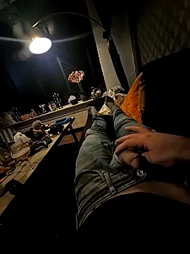 Snapshot of ROMAN2195 chatting on 11.02.25 ROMAN2195 online show from 11.02.25