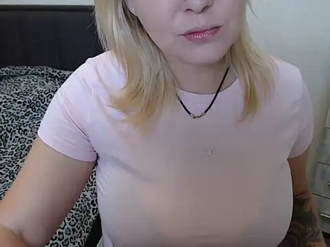 Snapshot of leeilawow chatting on 09.10.25 leeilawow online show from 09.10.25