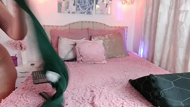 Dulce Morrys online show from 02.22.25