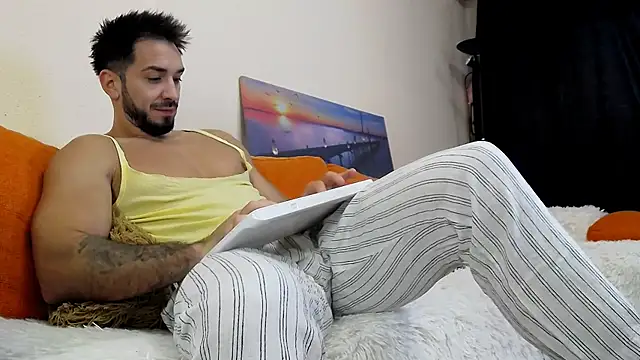 Snapshot of MichaelWills chatting on 11.06.25 MichaelWills online show from 11.06.25