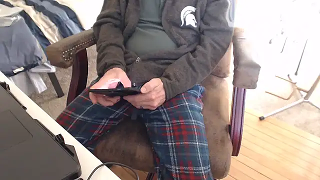 Snapshot of QueenDenizeAndTheCaptain chatting on 12.03.24 QueenDenizeAndTheCaptain online show from 12.03.24