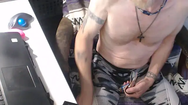 Snapshot of QueenDenizeAndTheCaptain chatting on 09.11.25 QueenDenizeAndTheCaptain online show from 09.11.25