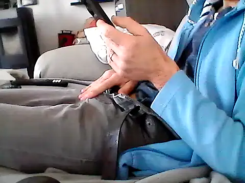 Snapshot of mickzizi chatting on 03.07.25 mickzizi online show from 03.07.25