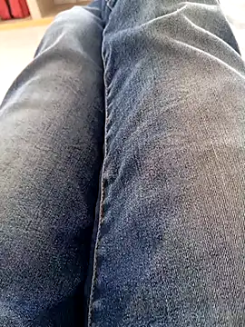 Snapshot of mickzizi chatting on 03.21.25 mickzizi online show from 03.21.25