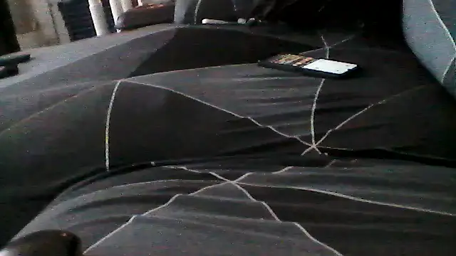 Snapshot of mickzizi chatting on 12.15.25 mickzizi online show from 12.15.25