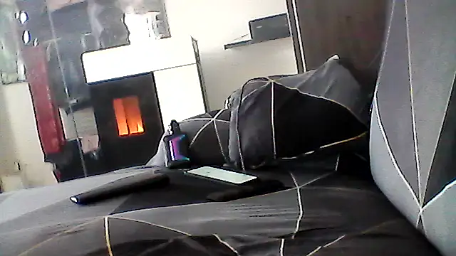 Snapshot of mickzizi chatting on 03.25.26 mickzizi online show from 03.25.26