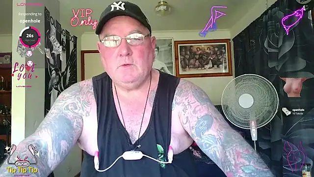 Snapshot of HOTANAL chatting on 06.17.26 HOTANAL online show from 06.17.26