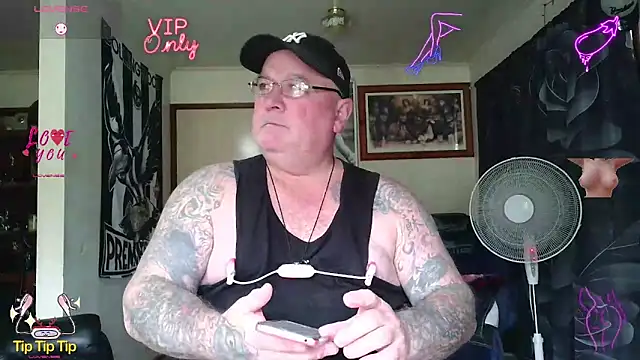Snapshot of HOTANAL chatting on 06.18.26 HOTANAL online show from 06.18.26