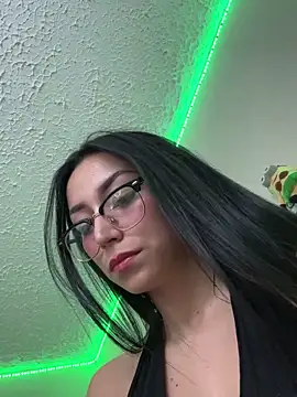 Snapshot of sophie_cute66 chatting on 12.28.24 sophie cute66 online show from 12.28.24