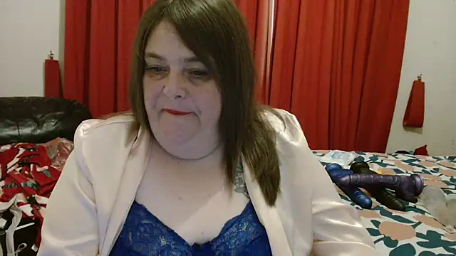 HouseWifeWhore Milf online show from 10.16.25