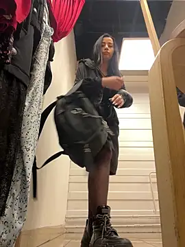 CrazzyChicks online show from 09.28.25