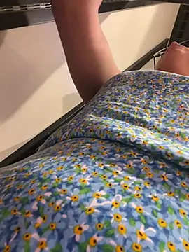CrazzyChicks online show from 07.04.26