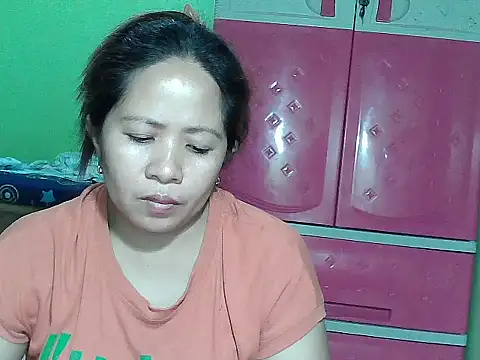 Snapshot of sweetlady_pinay chatting on 09.10.25 sweetlady pinay online show from 09.10.25
