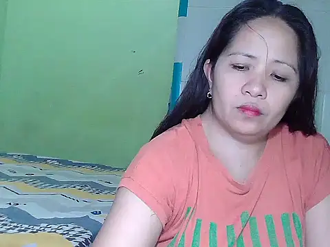 Snapshot of sweetlady_pinay chatting on 10.10.25 sweetlady pinay online show from 10.10.25